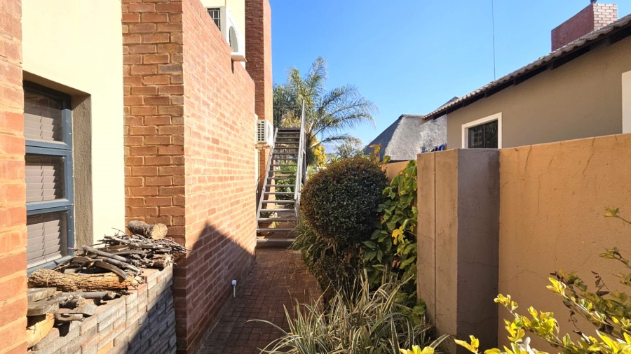 To Let 2 Bedroom Property for Rent in Melodie North West